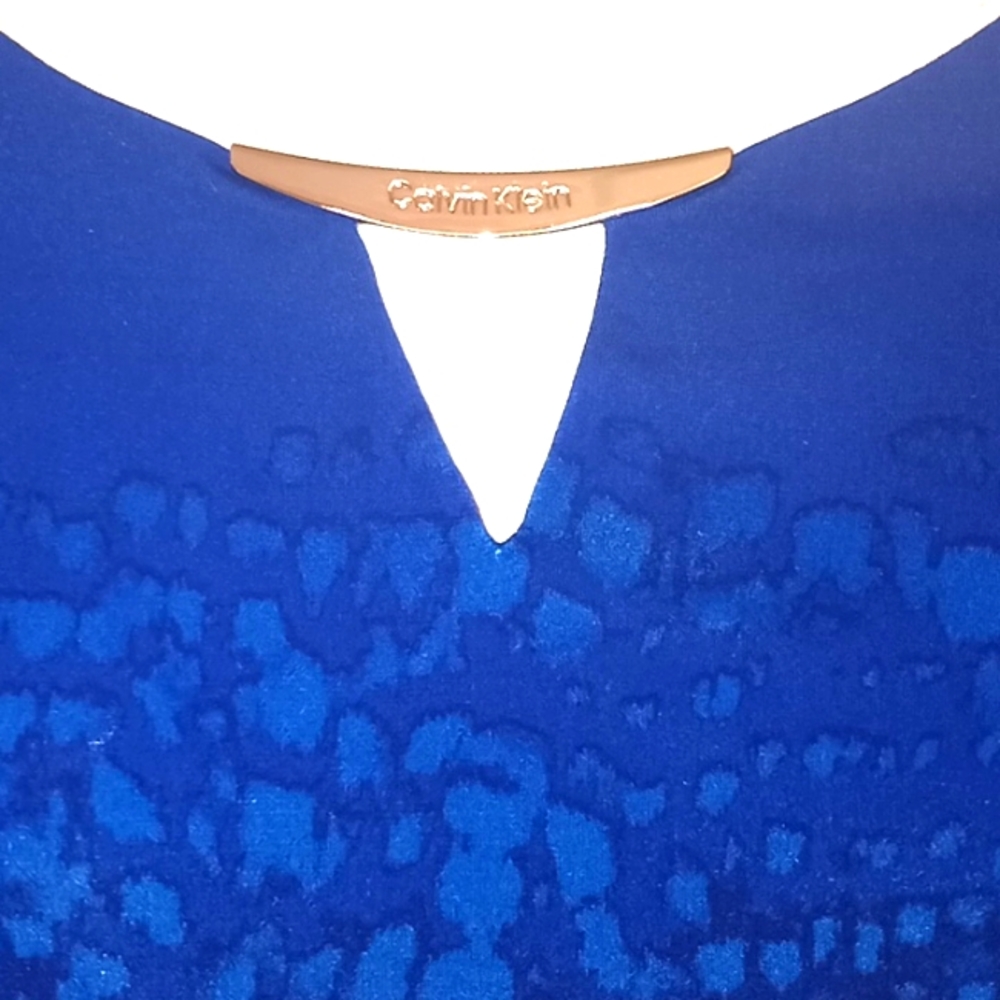 Calvin Klein Printed Keyhole Neck Jersey Blouse - Picture 2 of 13